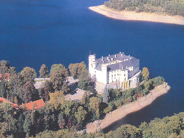 Замок Орлик - фото