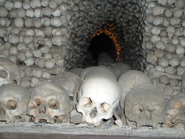 Церковь с костями в Чехии - фото