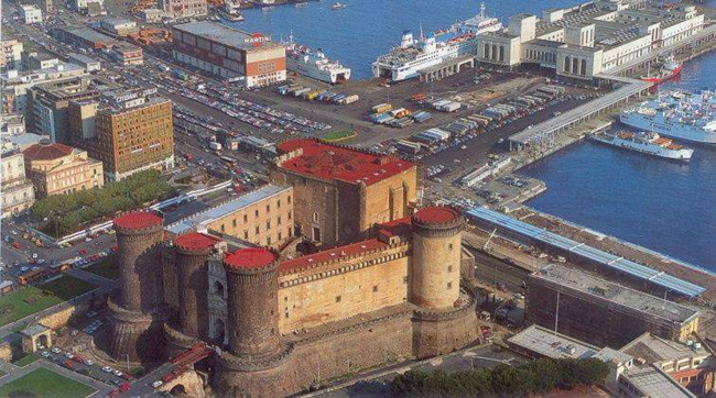 Замок в Неаполе - Кастель-Нуово - фото