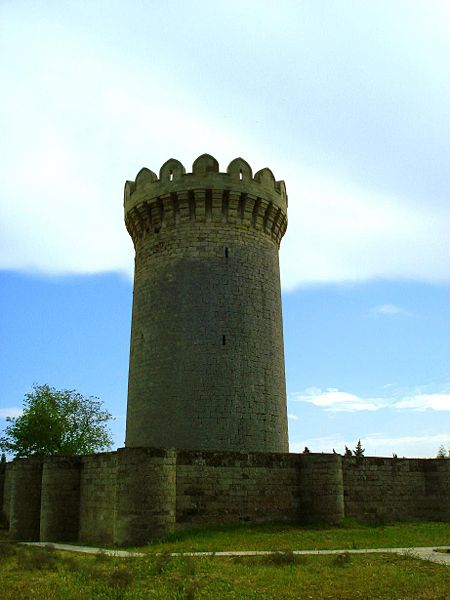 Круглый замок Мардакян - фото