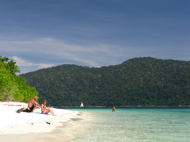 Пляж на Koh Tarutao - Таиланд