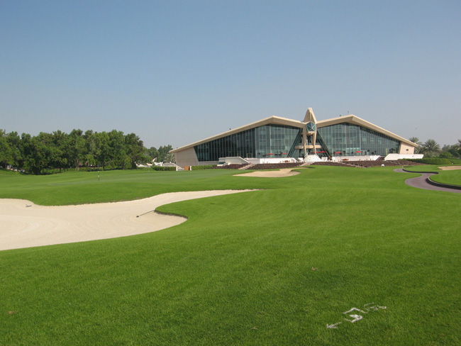 Абу-Даби - гольф-клуб - фото flickr.com