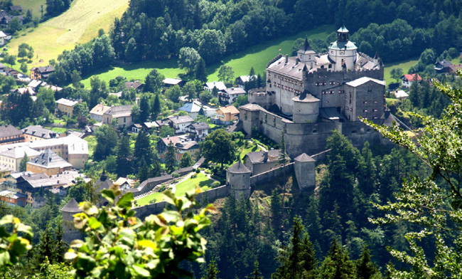 Австрия - Замок Хоэнверфен - фото