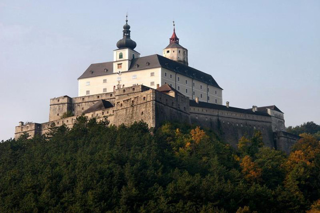 Австрия - Замок Форхтенштайн - фото