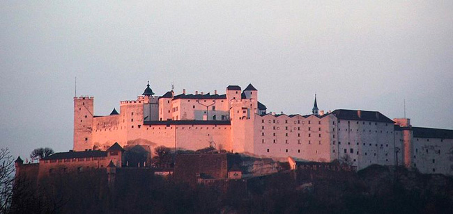 Хоэнзальцбург - одна из крупнейших средневековых крепостей Европы