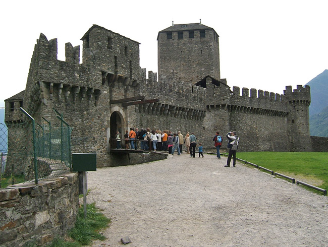 Castello di Montebello - замок Швейцарии