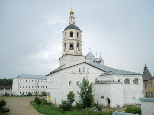 Трапезная палата и церкви Рождества Христова и преп. Онуфрия