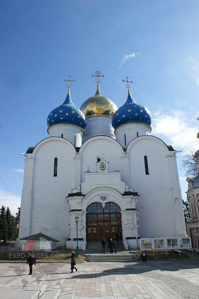 Свято Троице-Сергиева лавра перед Пасхой