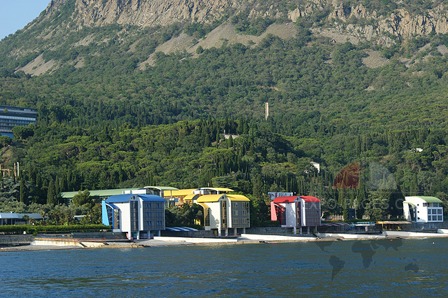 Путевки в детский лагерь Артек - фото