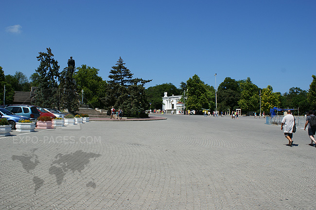 Севастополь - центр города - площадь Нахимова