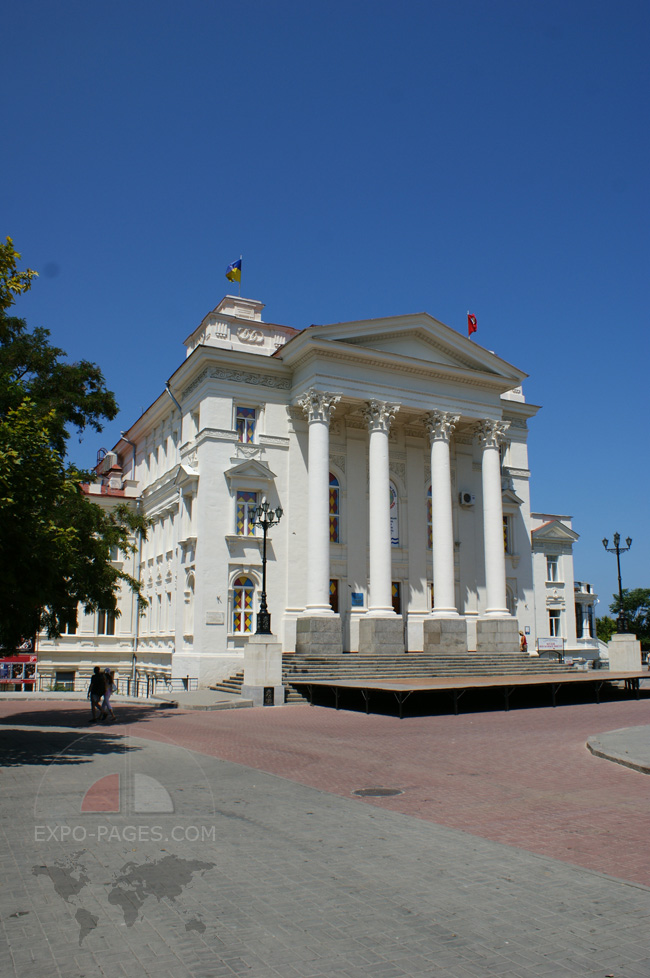 Дом культуры в Севастополе - фото