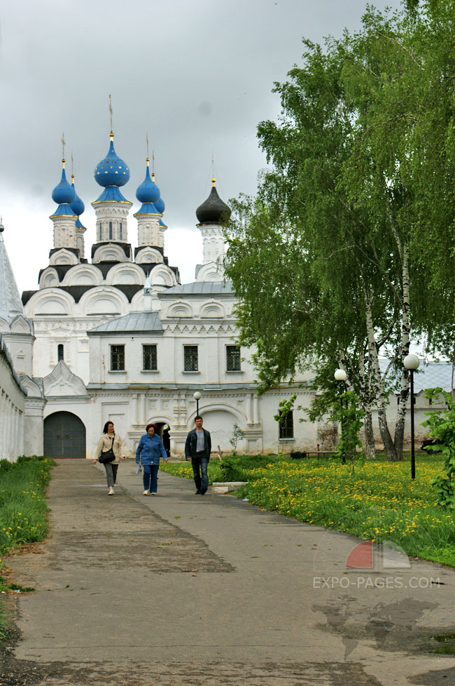 Вход в Благовещенский монастырь