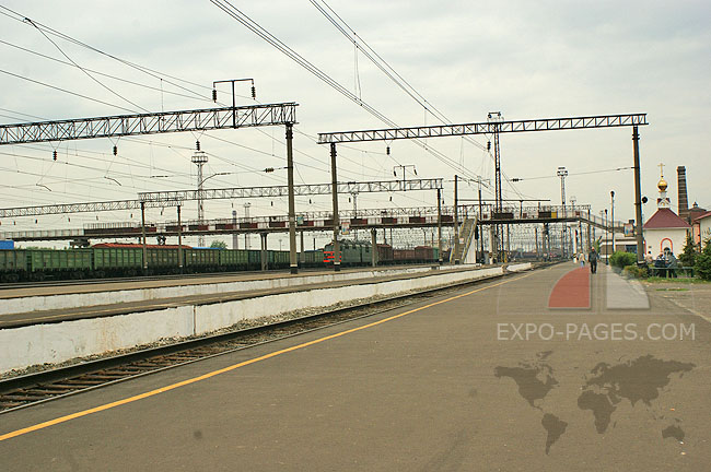 ЖД вокзал - пути железнодорожные - фото