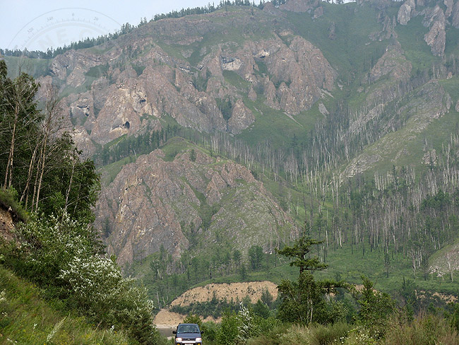 Пещеры в горах - Хакасия