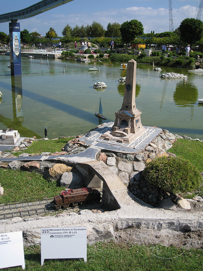 Монумент в городе Трапани - за воссоединение Италии Трапани принимал активное участие в восстаниях против Бурбонов