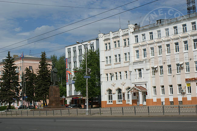 Площадь Ленина - памятник Ленину