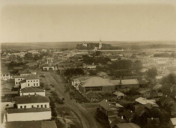 Часовенная улица. На дальнем плане храм Успения Божией Матери (ныне входит в Свято-Успенский монастырь)