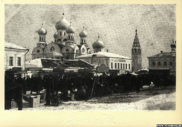 Базарная площадь, Кресто-воздвиженский храм, ныне территория пл. Революции, начало проспекта Ленина