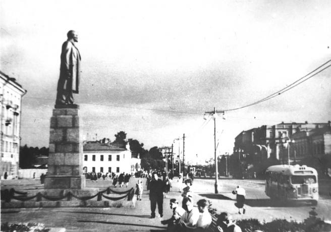 Площадь и улица Ленина
