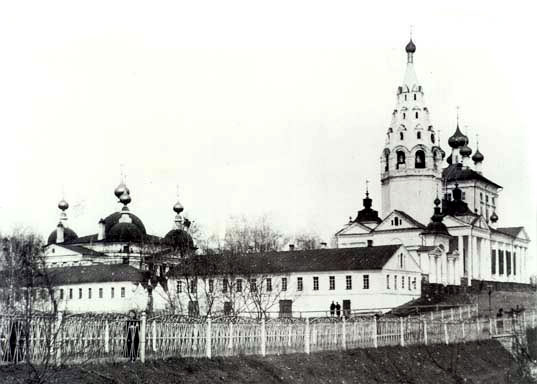 Покровский и Троицкий соборы расположенные на Покровской горе. Уничтожены в 1931 году. Ныне территория Дворца искусств