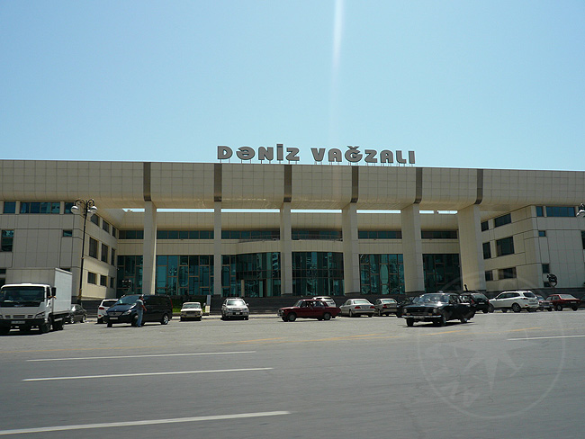 Морской вокзал в Баку - фото